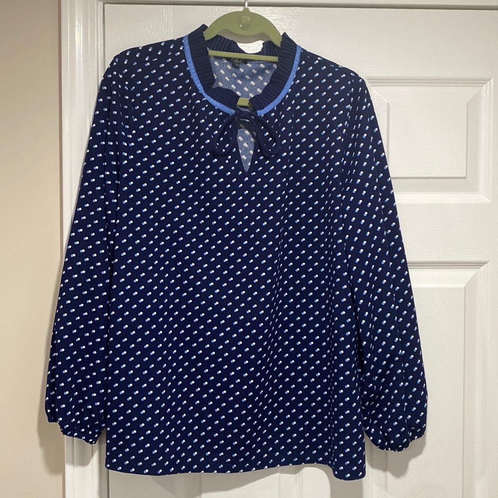 Talbots Top w/Pretty Pleat Detailing around keyhole neck